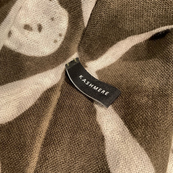 100% Cashmere Scarf - Picture 4 of 5